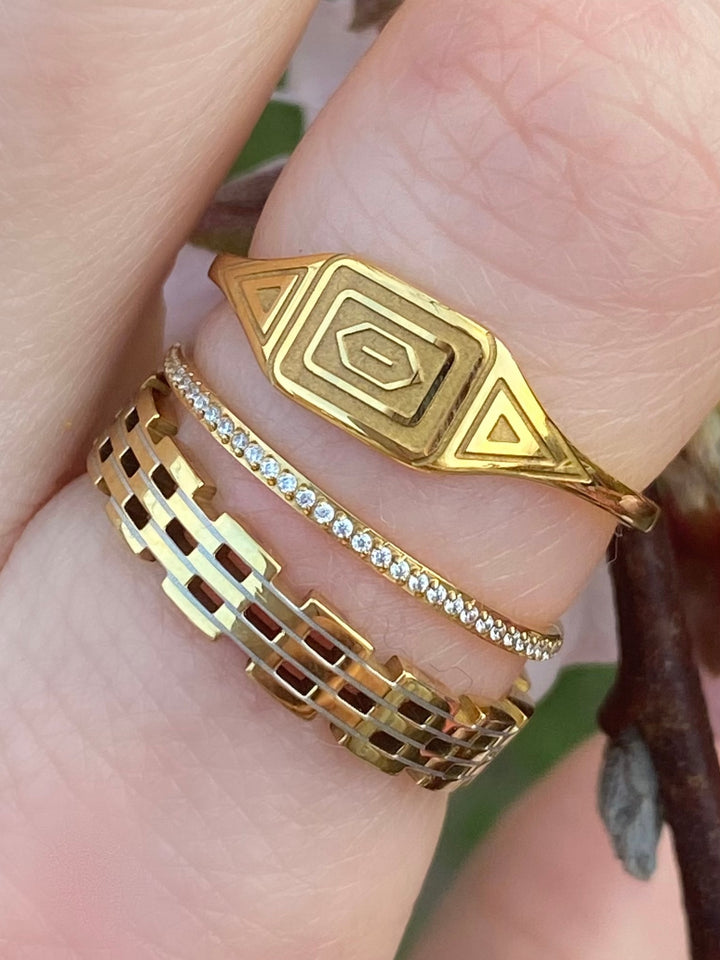 Farrah B: Goddess Signet Ring Gold