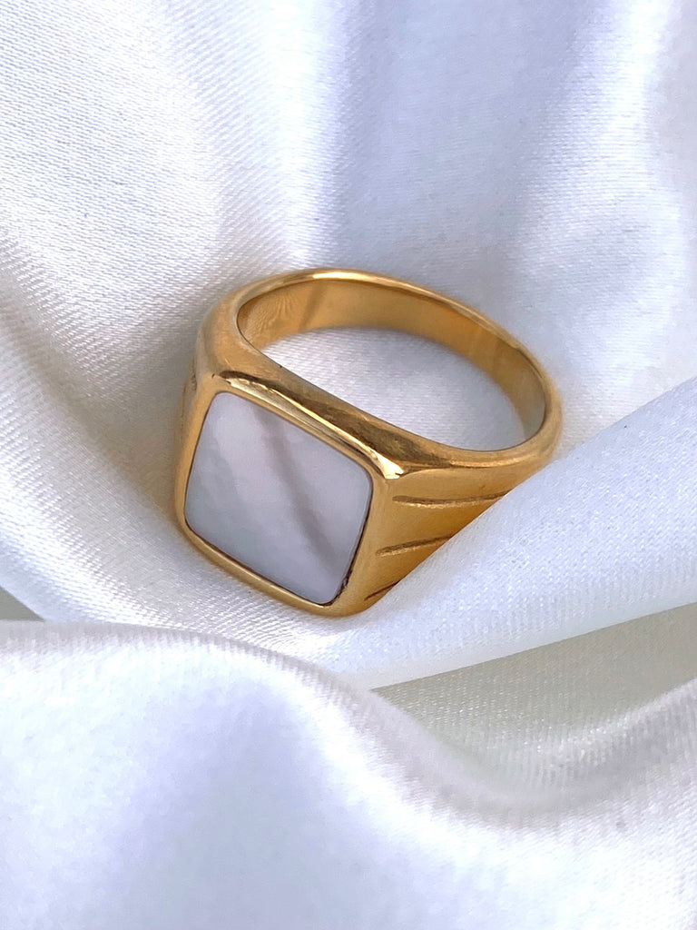 Farrah B: Goddess Signet Ring Gold